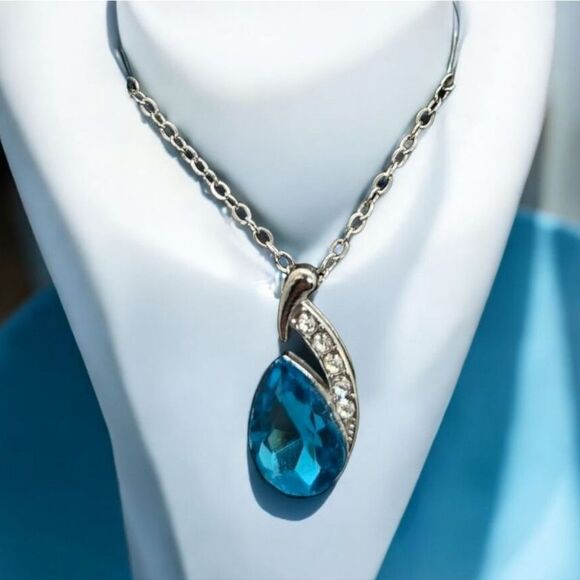 Sparkly Blue Teardrop Gemstone Pendant Silver Necklace Women's Fashion Jewelry - Picture 6 of 8
